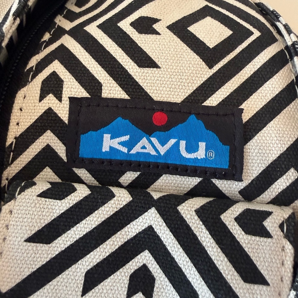 Kavu Black & Cream Geometric Sling Rope Bag in Lobby Tile - Picture 2 of 8